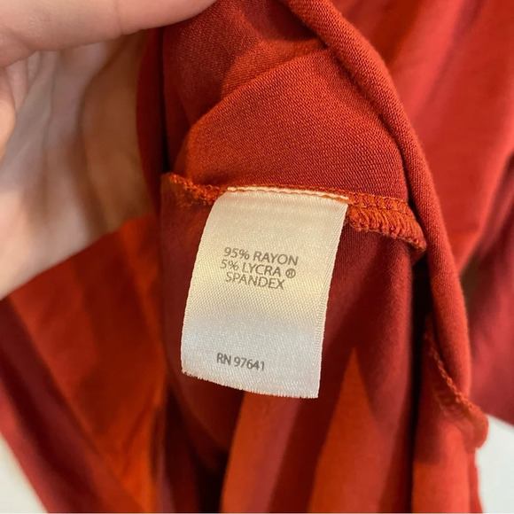 J Jill Everywear Collection V Neck Red Large 3/4 Sleeve - Picture 3 of 4